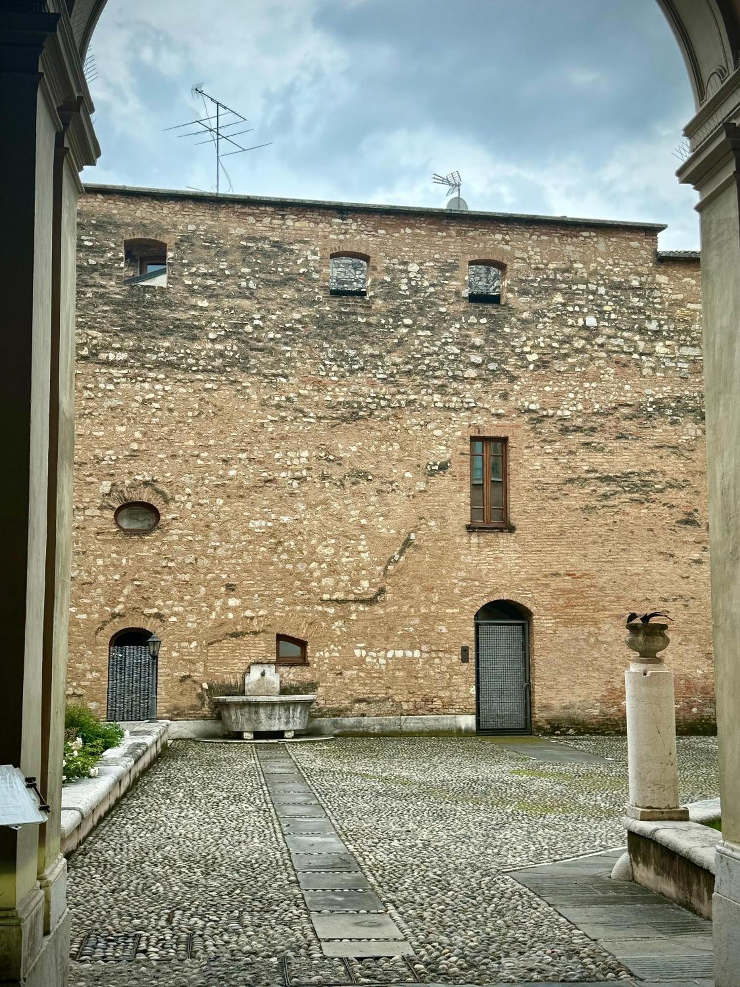 Dimora Legnazzi_A Gem In The Heart Of Brescia Apartment ภายนอก รูปภาพ